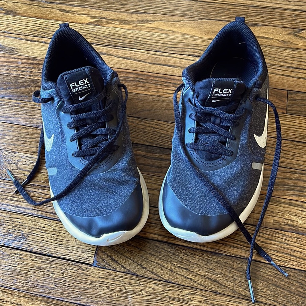 Size 5Y Nike shoes